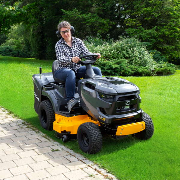 Cub Cadet LT2 R92 vrtni traktor – traktor kosilica 92 cm - Slika 3